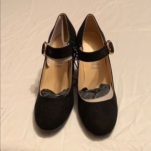 Black chunky close toe heal